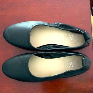 Size 8 black Vince Camuto flats